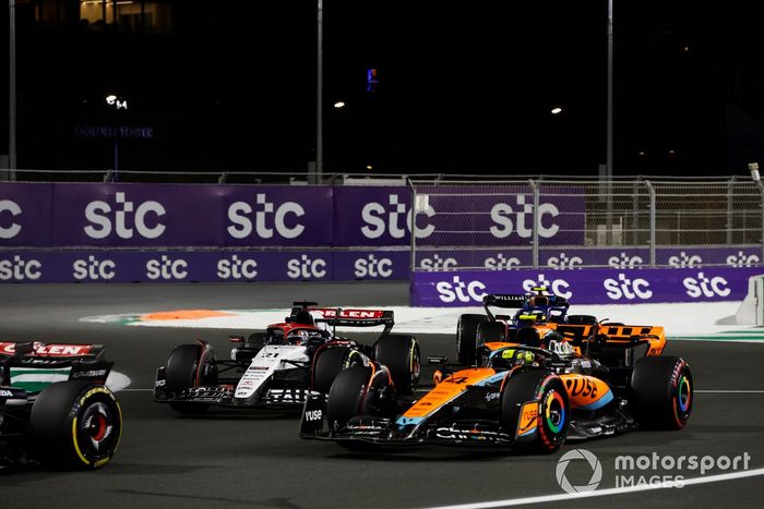 Lando Norris, McLaren MCL60, Nyck de Vries, AlphaTauri AT04, Logan Sargeant, Williams FW45