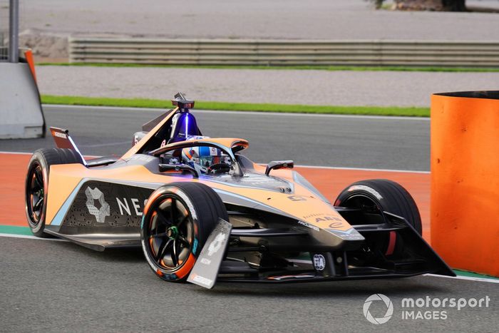 Jake Hughes, McLaren