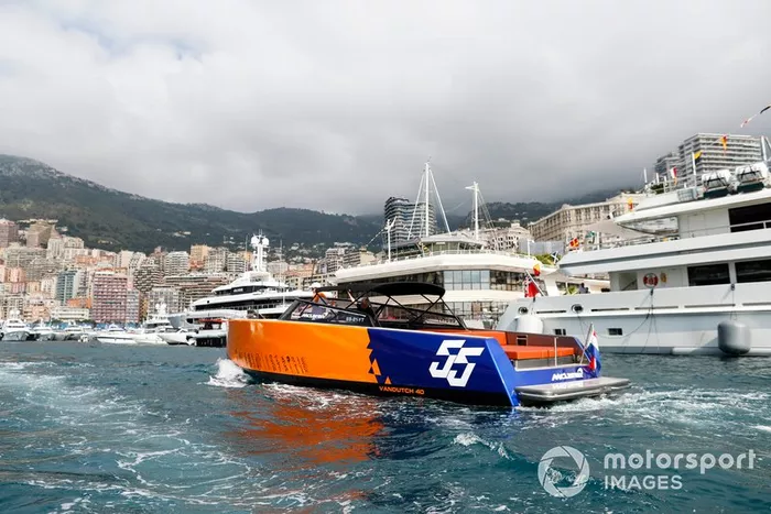 Un barco de McLaren en Mónaco