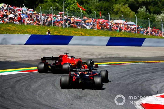 Batalla de Charles Leclerc, Ferrari SF90 y Max Verstappen, Red Bull Racing RB15