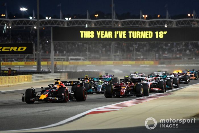 Max Verstappen, Red Bull Racing RB18, Carlos Sainz Jr., Ferrari F1-75, Lewis Hamilton, Mercedes W13, Sergio Pérez, Red Bull Racing RB18