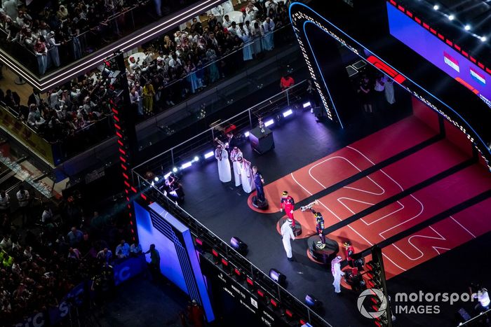 Una vista aérea de la ceremonia del podio
