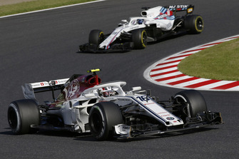 Charles Leclerc, Sauber C37 devant Lance Stroll, Williams FW41