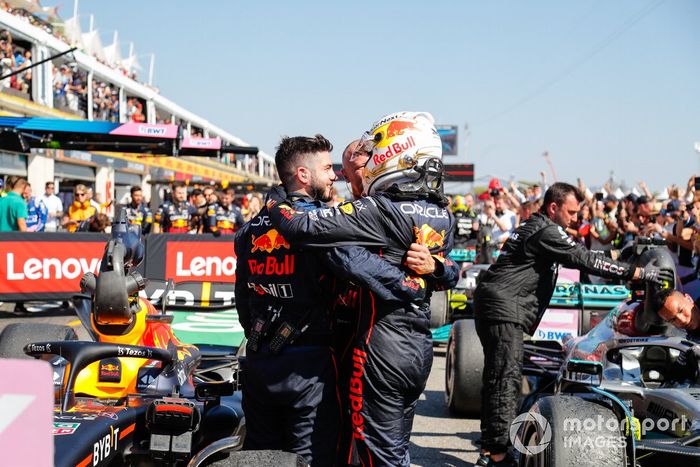Ganador Max Verstappen, de Red Bull Racing, celebra la victoria 