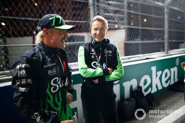 Valtteri Bottas, Stake F1 Team KICK Sauber, en la parrilla de salida 