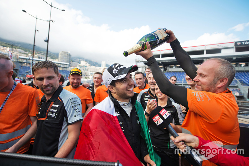 Sergio Pérez, Sahara Force India F1 celebra su tercera posición con el equipo