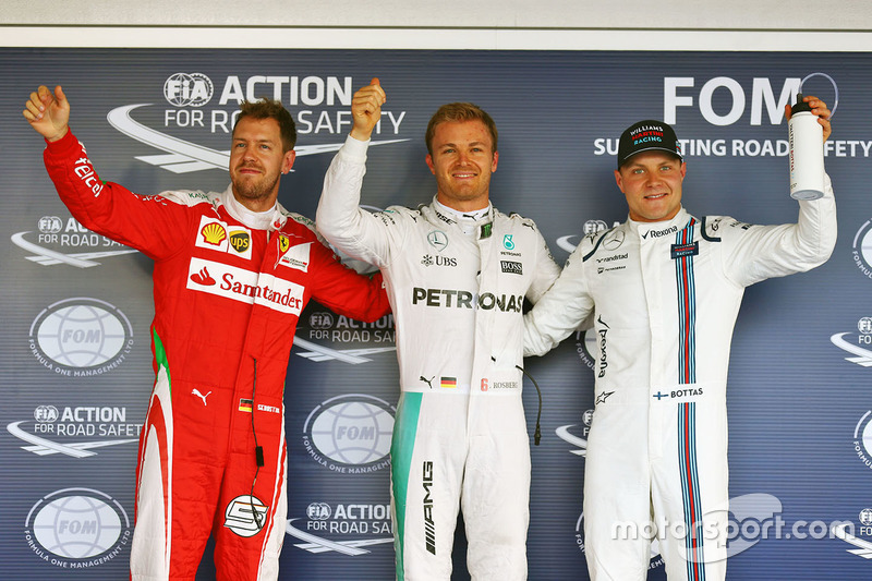 Le poleman Nico Rosberg, Mercedes AMG F1 Team, le deuxième, Sebastian Vettel, Ferrari, le troisième, Valtteri Bottas, Williams