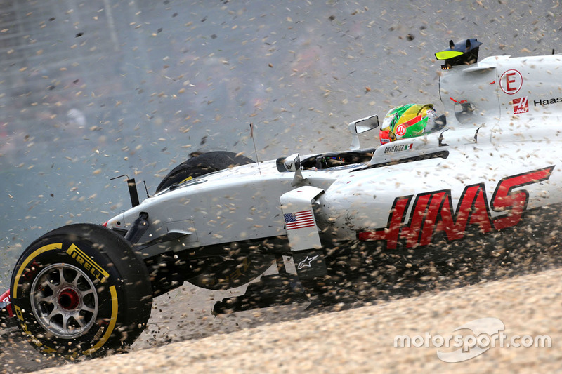 Esteban Gutierrez, Haas F1 Team VF-16 corre hacia afuera