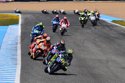 Start: Valentino Rossi, Yamaha Factory Racing, führt
