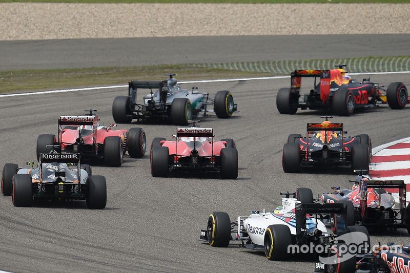 Sebastian Vettel, Ferrari SF16-H and Kimi Raikkonen, Ferrari SF16-H make contact at the start of the race