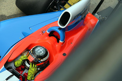 Tim Macrow testet das neue Auto der Formula Thunder 5000