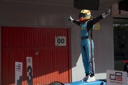 Arjun Maini, Jenzer Motorsport fête sa victoire