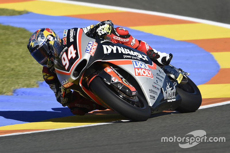 Jonas Folger en su época de Moto2 (2016) con el Dynavolt IntactGP