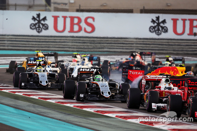 Nico Hulkenberg, Sahara Force India F1 VJM09 at the start of the race as Max Verstappen, Red Bull Racing RB12 spins