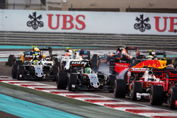 Nico Hulkenberg, Sahara Force India F1 VJM09 at the start of the race as Max Verstappen, Red Bull Racing RB12 spins