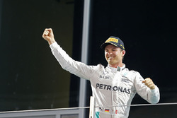 Podium: wereldkampioen Nico Rosberg, Mercedes AMG F1