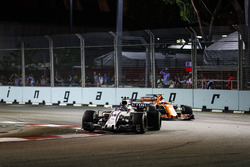 Lance Stroll, Williams FW40, Stoffel Vandoorne, McLaren MCL32
