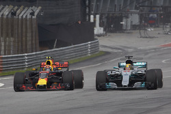 Lewis Hamilton, Mercedes AMG F1 W08, battles, Max Verstappen, Red Bull Racing RB13