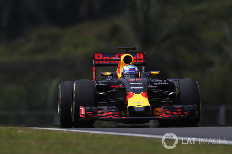 GP da Malásia 2016: A corrida maluca teve acidente envolvendo Sebastian Vettel e Nico Rosberg logo no início...