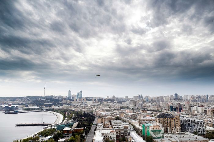 Una vista aérea del circuito y edificios circundantes durante la Calificación