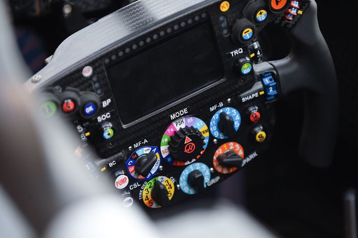 Haas F1 Team VF-18 volante