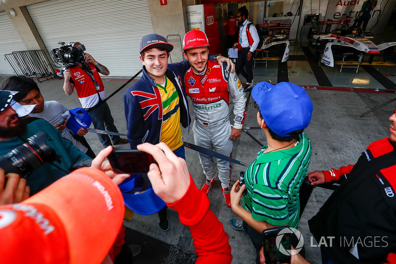 Fans pose for a photo in the pitlane with Daniel Abt, Audi Sport ABT Schaeffler