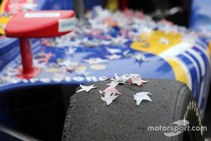 Le vainqueur Alexander Rossi, Andretti Autosport Honda