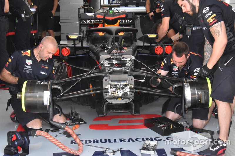 Red Bull Racing RB14 front detail