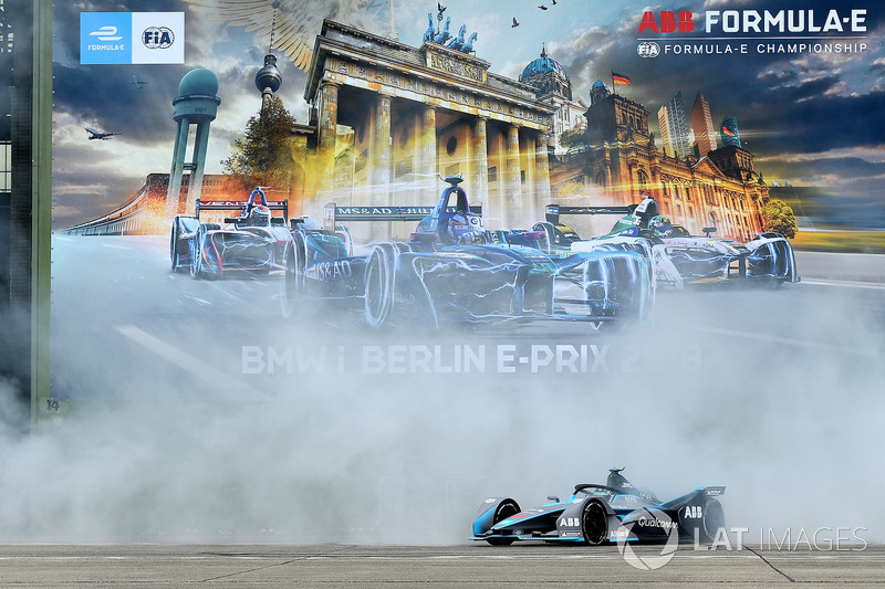 Nico Rosberg alla guida di una FIA Formula E Gen 2