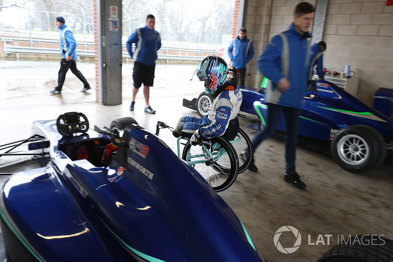 Billy Monger fait son retour en monoplace au volant d'une Carlin de British F3