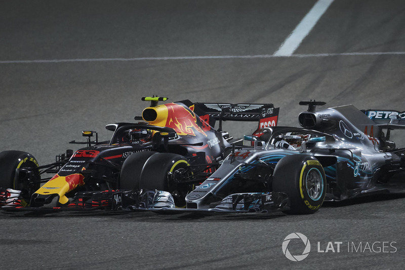https://cdn-4.motorsport.com/images/mgl/YpxoPagY/s8/f1-bahrain-gp-2018-lewis-hamilton-mercedes-amg-f1-w09-and-max-verstappen-red-bull-racing-r.jpg