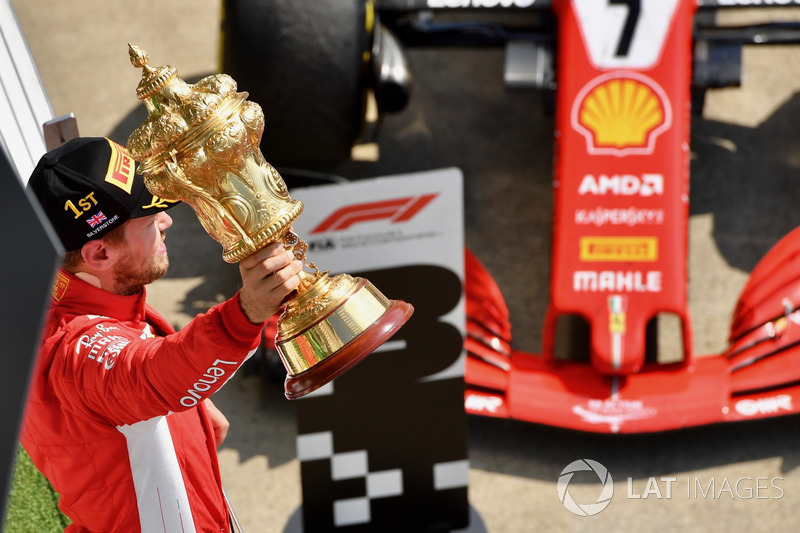 Sebastian Vettel, Ferrari, festeggia sul podio