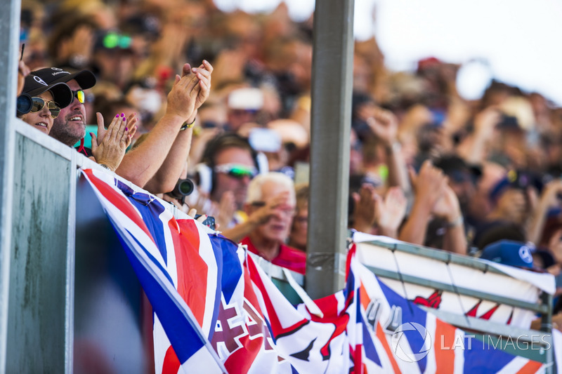 Tifosi a supporto di Lewis Hamilton, Mercedes AMG F1