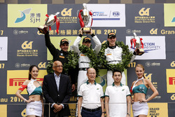 Podio: il vincitore della gara Edoardo Mortara, Mercedes-AMG Team Driving Academy, Mercedes - AMG GT3, il secondo classificato Augusto Farfus, BMW Team Schnitzer, BMW M6 GT3, il terzo classificato Raffaele Marciello, Mercedes-AMG Team GruppeM Racing, Mercedes - AMG GT3