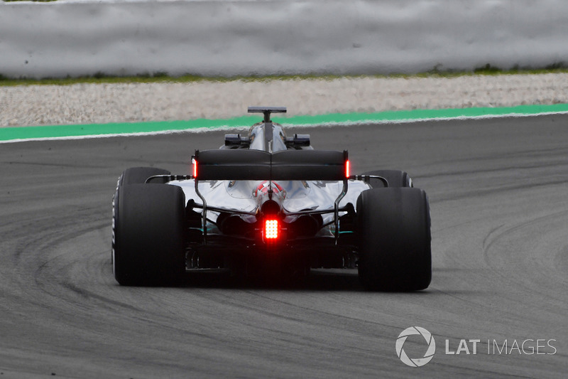 Lewis Hamilton, Mercedes-AMG F1 W09 dengan lampu sayap belakang