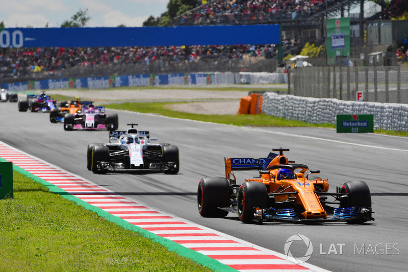 Fernando Alonso, McLaren MCL33 at the start of the race