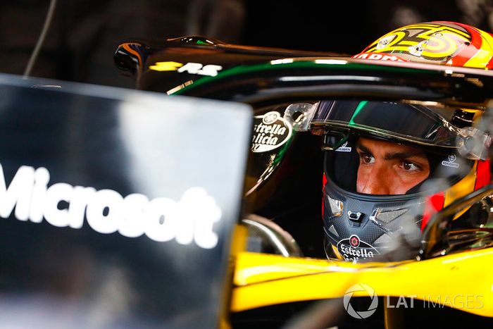 Carlos Sainz Jr., Renault Sport F1 Team, in cockpit