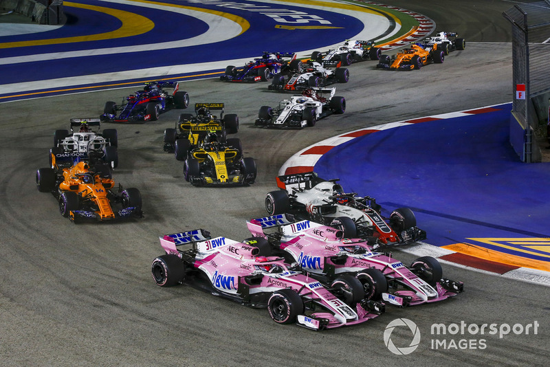 Esteban Ocon, Racing Point Force India VJM11, Sergio Perez, Racing Point Force India VJM11 about to collide