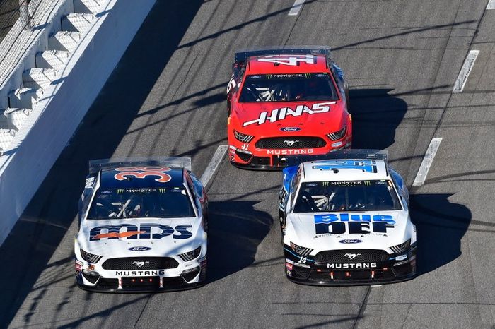 Clint Bowyer, Stewart-Haas Racing, Ford Mustang BlueDEF, Daniel Suarez, Stewart-Haas Racing, Ford Mustang Haas Automation