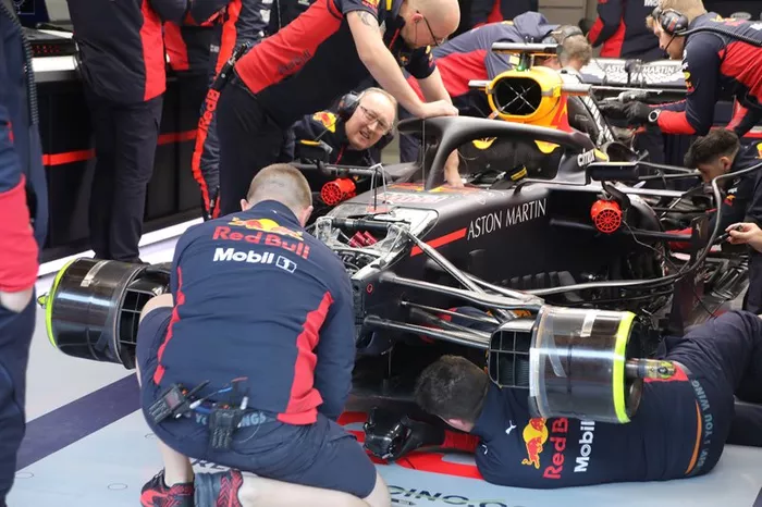 Parte delantera del Red Bull Racing RB16