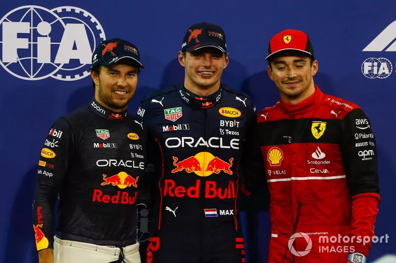 I primi tre qualificati Sergio Perez, Red Bull Racing, l'uomo della pole Max Verstappen, Red Bull Racing, Charles Leclerc, Ferrari