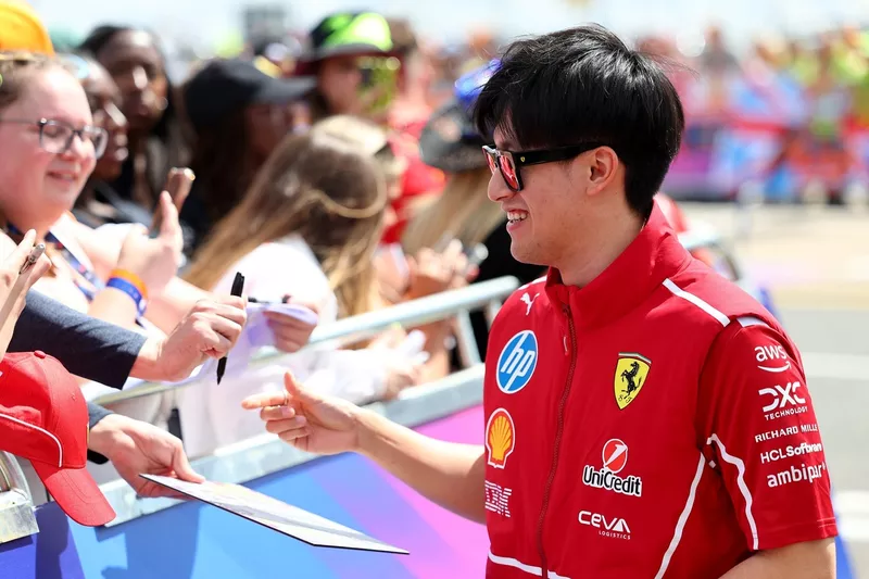Zhou Guanyu, Ferrari
