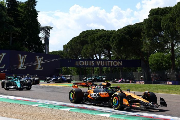 Lando Norris, McLaren, Fernando Alonso, Aston Martin Racing, Carlos Sainz, Williams