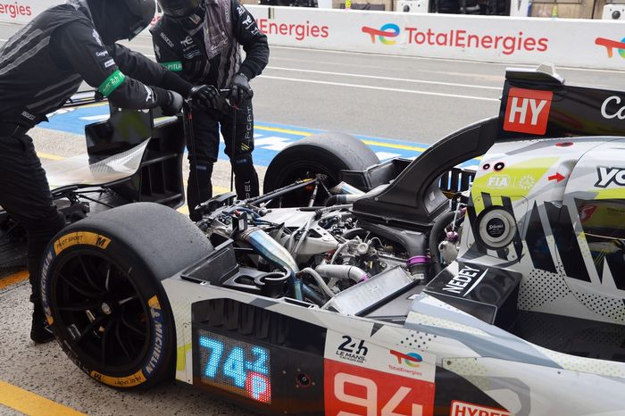 #94 Peugeot Totalenergies Peugeot 9x8: Loic Duval, Malthe Jakobsen, Stoffel Vandoorne