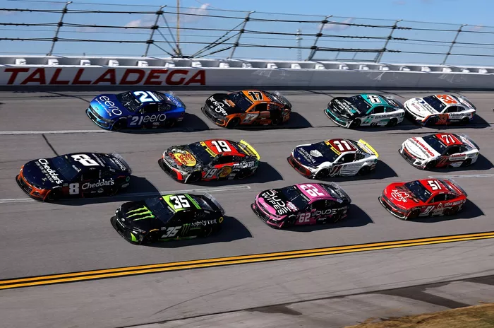 Riley Herbst, 23XI Racing Toyota, Kyle Busch, Richard Childress Racing Chevrolet, Josh Berry, Wood Brothers Racing Ford