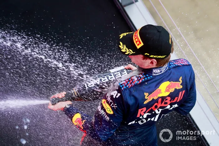 Podio: ganador de la carrera Max Verstappen