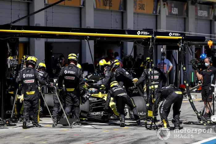 Daniel Ricciardo, Renault F1 Team R.S.20 se retira de la carrera