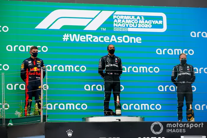 Podio: segundo lugar Max Verstappen, Red Bull Racing, ganador Lewis Hamilton, Mercedes-AMG Petronas F1 y el tercer lugar Valtteri Bottas, Mercedes-AMG Petronas F1