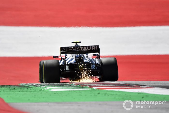 Pierre Gasly, AlphaTauri AT01 sacando chispas