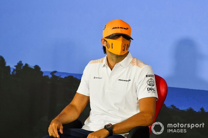 Carlos Sainz Jr., McLaren en la conferencia de prensa 